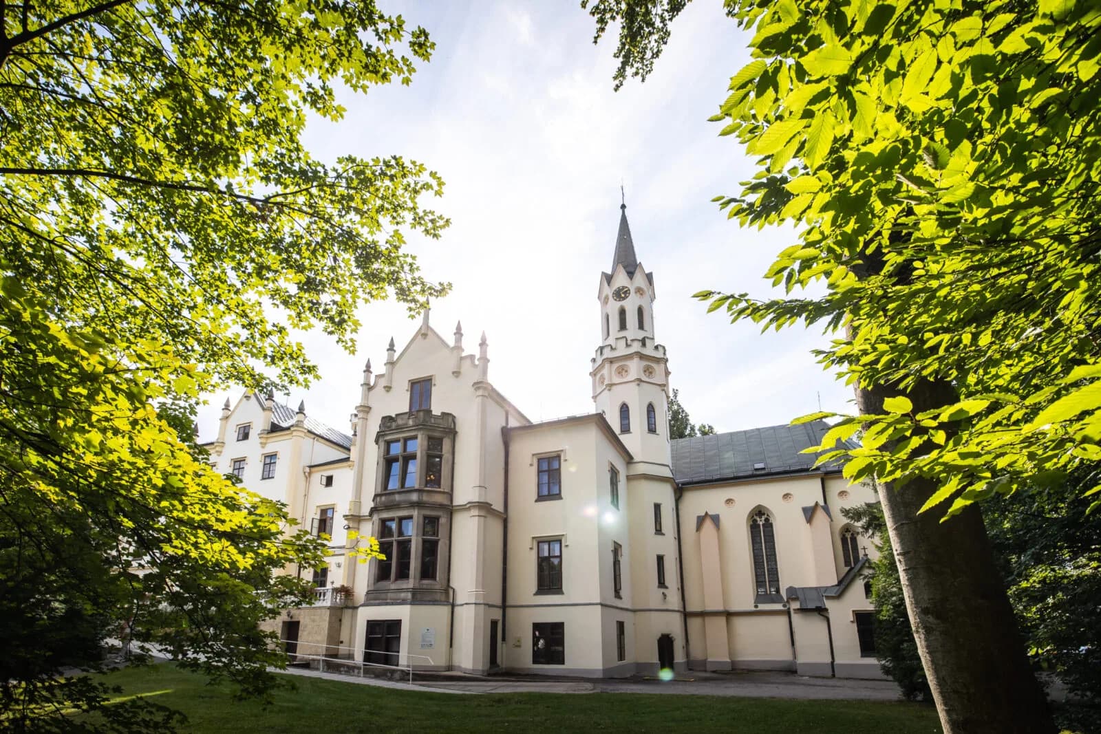 Lázně Vráž — zámek a areál